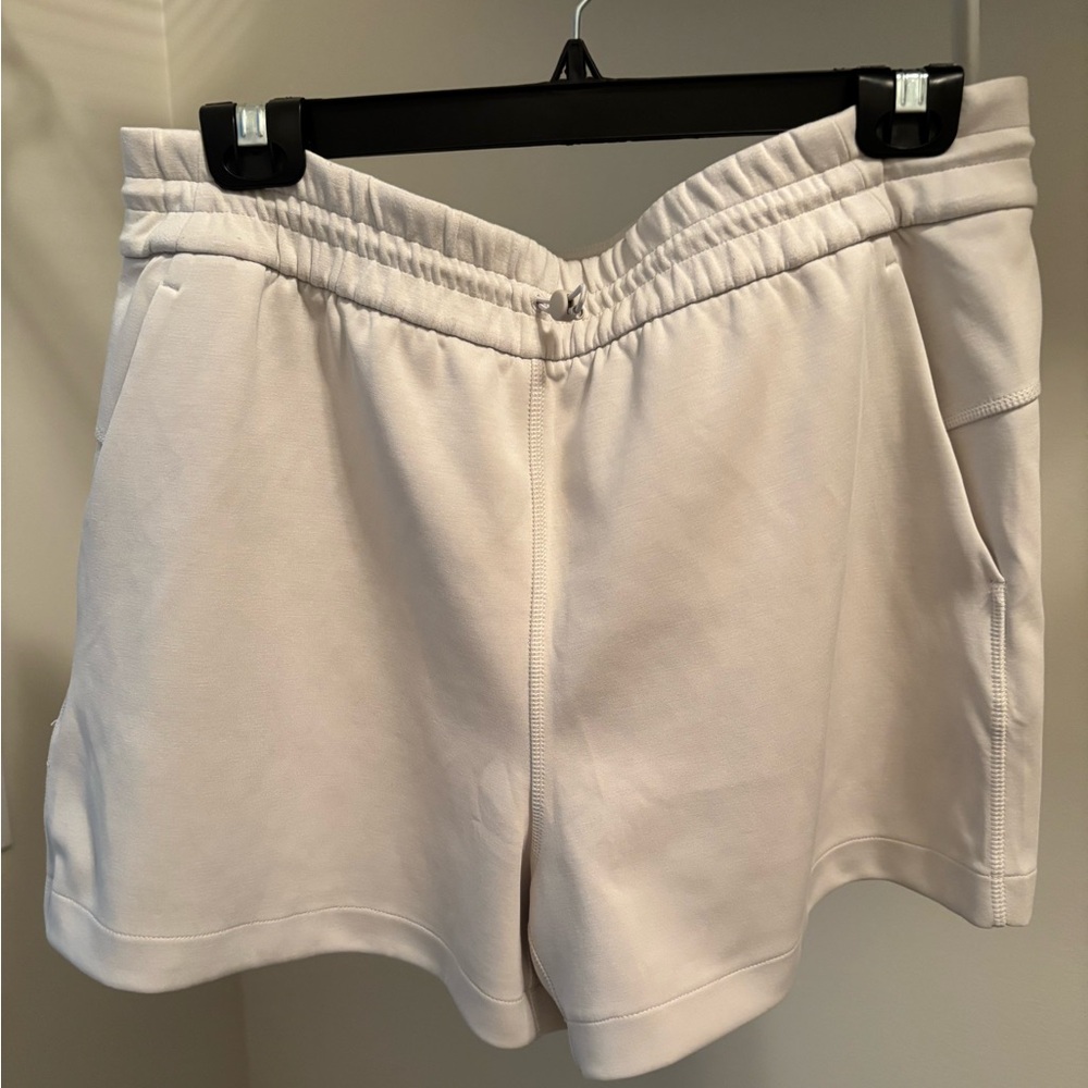 Lululemon jogger shirts.